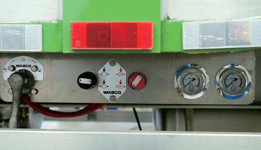 畜禽运输半挂车