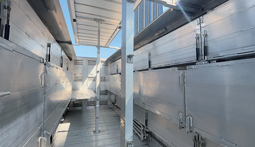 畜（雏）禽运输车